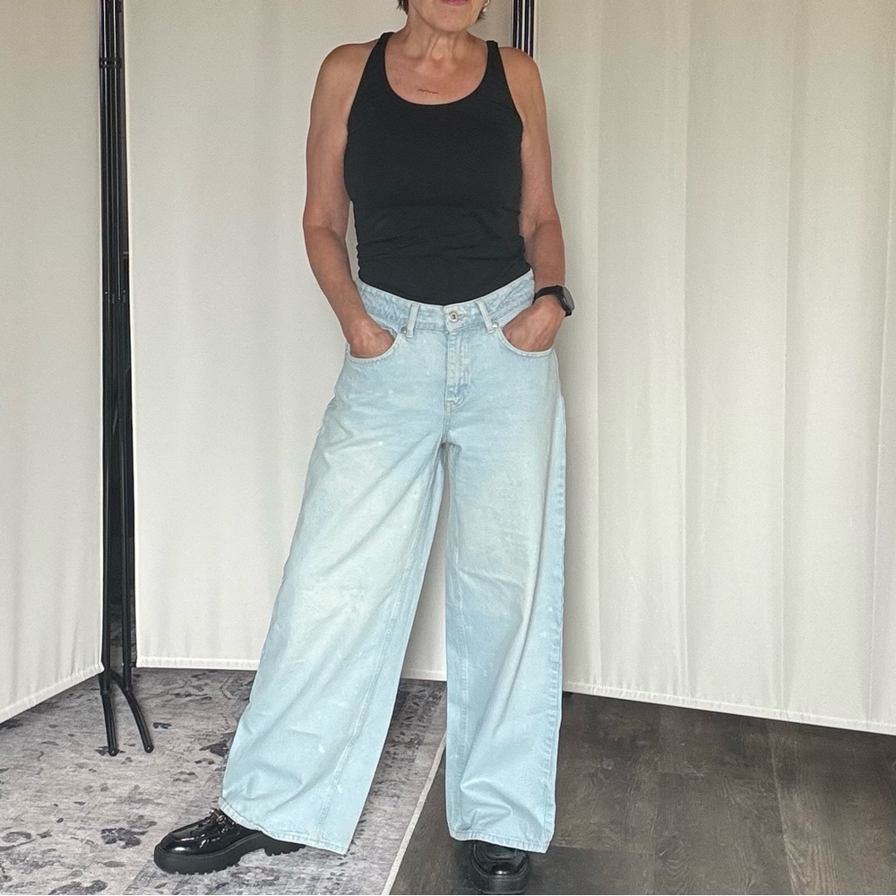 Stylish Light Blue Women's Wide-Leg Jeans